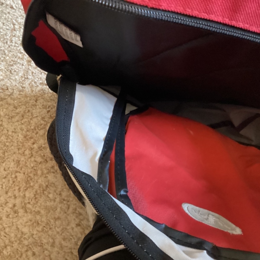 Red backpack - Picture 3 of 4